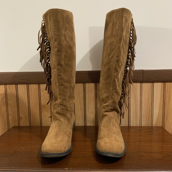 NIB Brown Faux Suede Tall Fringe Boots Madonna’s Material Girl Brand  (9.5) - Picture 4 of 11